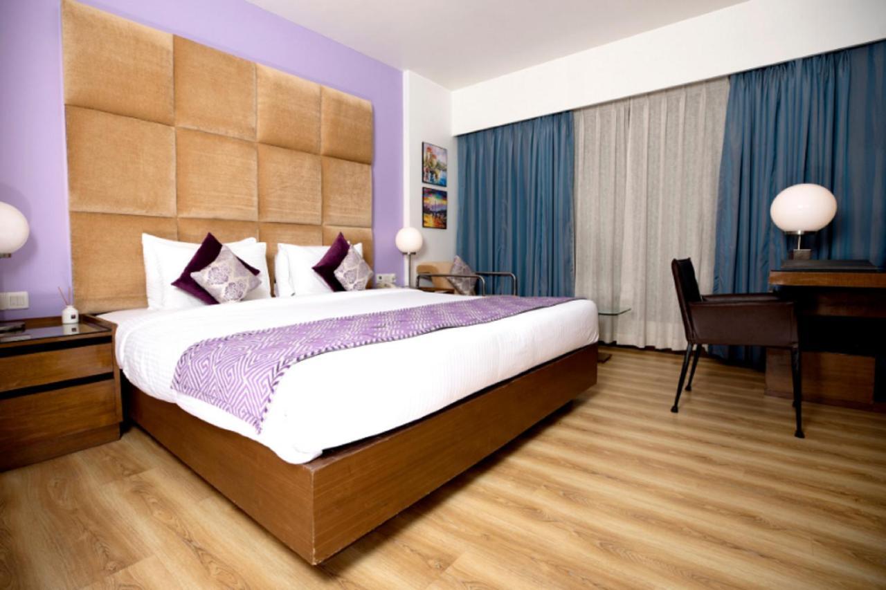 Yogi Executive, Navi Mumbai Hotell Eksteriør bilde