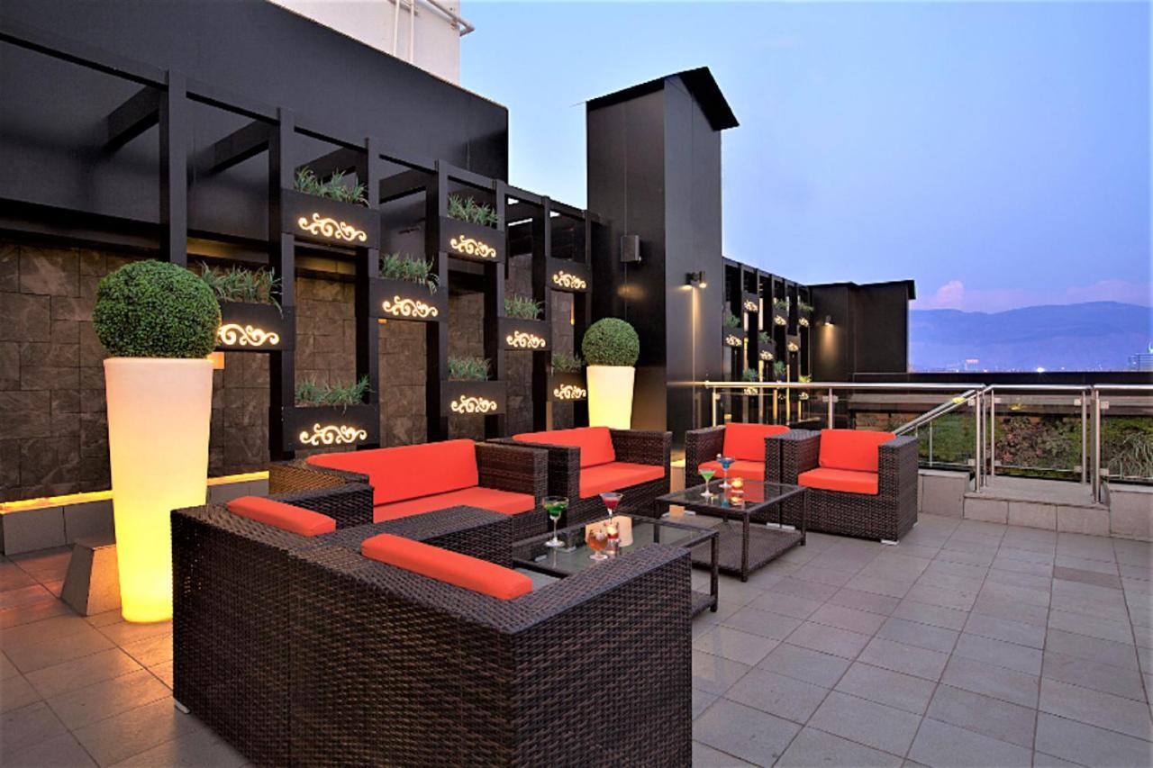 Yogi Executive, Navi Mumbai Hotell Eksteriør bilde