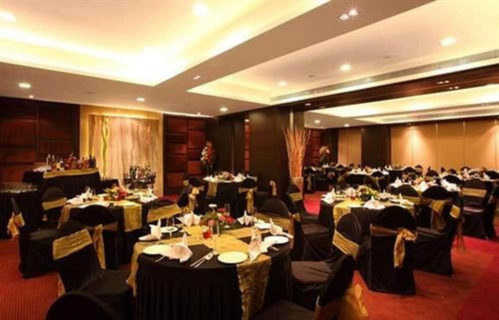 Yogi Executive, Navi Mumbai Hotell Eksteriør bilde