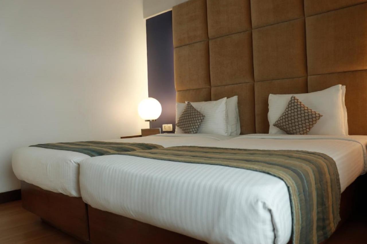 Yogi Executive, Navi Mumbai Hotell Eksteriør bilde