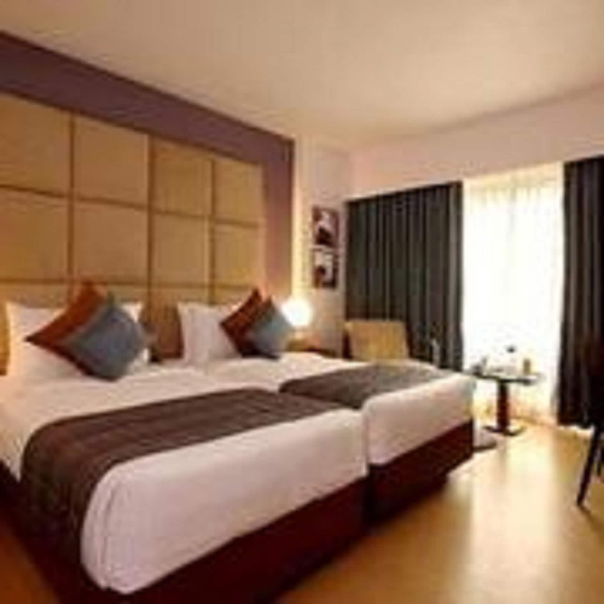 Yogi Executive, Navi Mumbai Hotell Eksteriør bilde