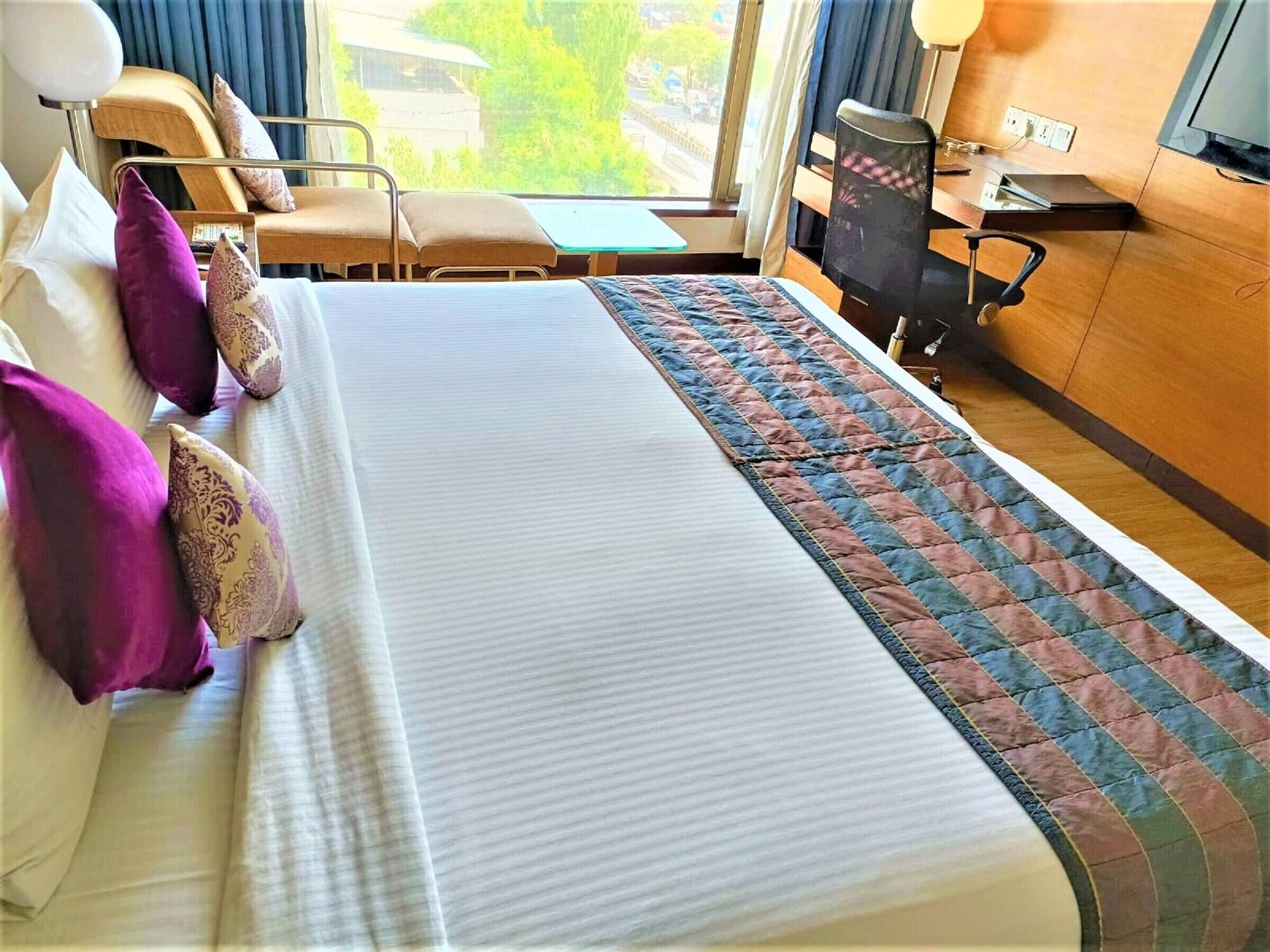 Yogi Executive, Navi Mumbai Hotell Eksteriør bilde