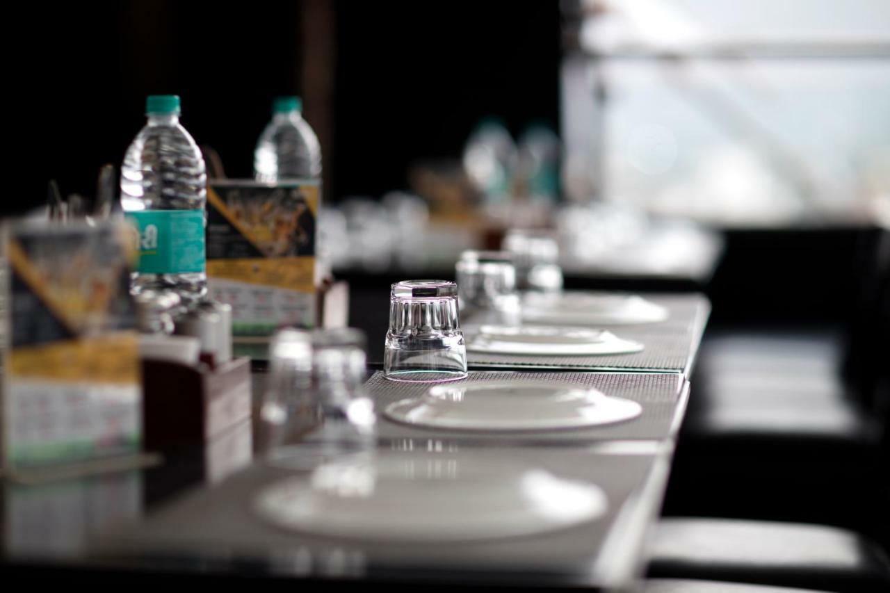 Yogi Executive, Navi Mumbai Hotell Eksteriør bilde